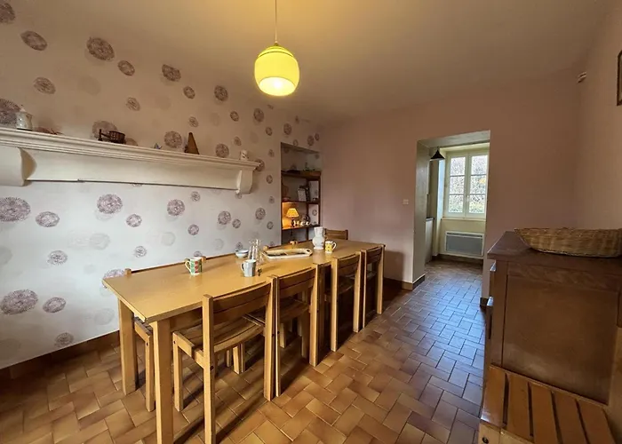 Communal Indépendant Avec Grand Jardin, Animaux Acceptés - Fr-1-489-188 *